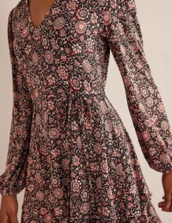 apranga lt Boden moterys daugiapakopė mini džersio suknelė spragėsių ir gėlių gobelenas 284XZZ1361